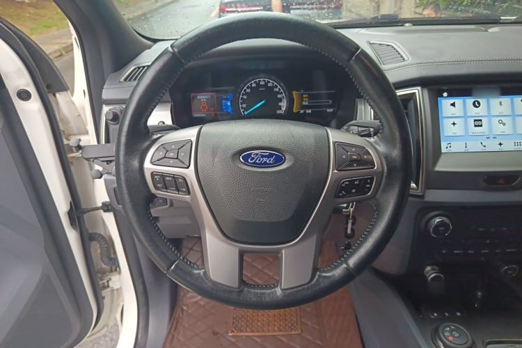 Used Ford Everest 2017 2.0T Gasoline Automatic 4x4 Luxury Edition 7 Seats Steering Wheel