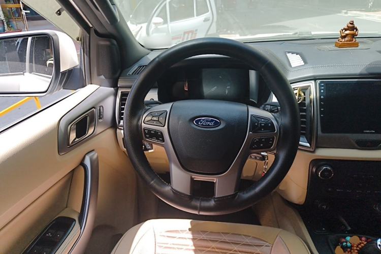 Used Ford Everest 2017 2.2T Diesel Manual 4x4 Luxury Edition 7 Seats Steering Wheel