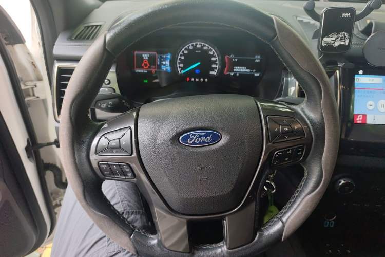 Used Ford Everest 2017 2.0T Gasoline Automatic 4x4 Flagship Edition 7 Seats Steering Wheel