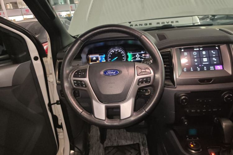 Used Ford Everest 2017 2.0T Gasoline Automatic 4x4 Luxury Edition 5 Seats Steering Wheel