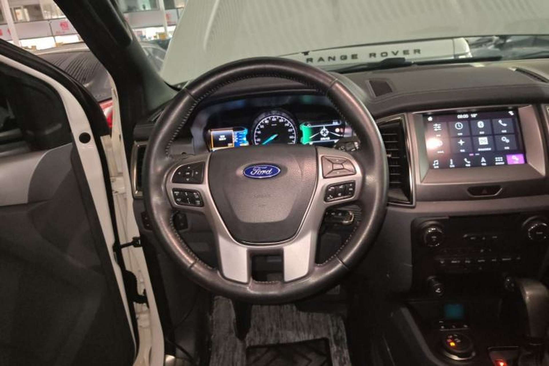 Used Ford Everest 2017 2.0T Gasoline Automatic 4x4 Luxury Edition 5 Seats Steering Wheel