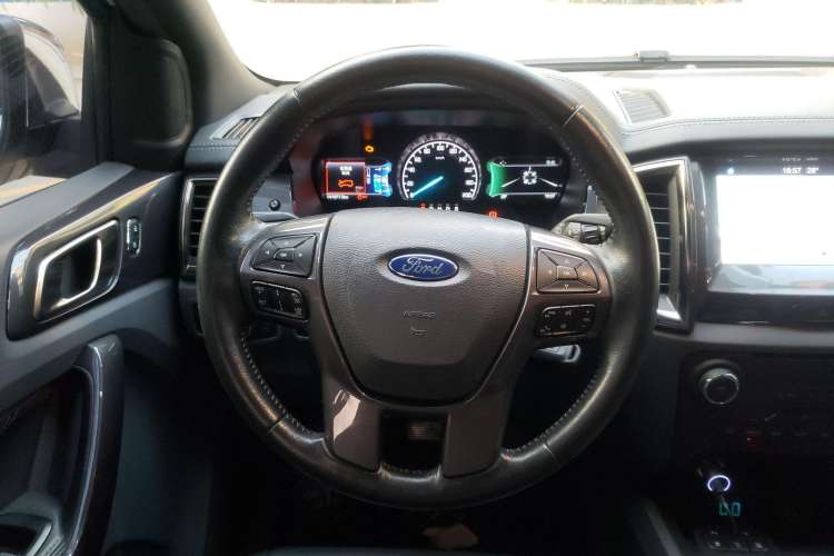 Used Ford Everest 2017 2.0T Gasoline Automatic 4x4 Flagship Edition 7 Seats Steering Wheel