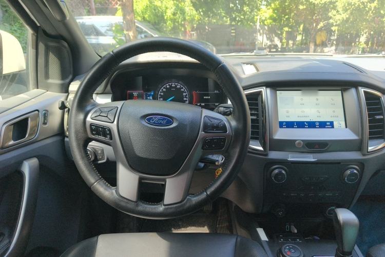 Used Ford Everest 2017 2.0T Gasoline Automatic 4x4 Luxury Edition 7 Seats Steering Wheel