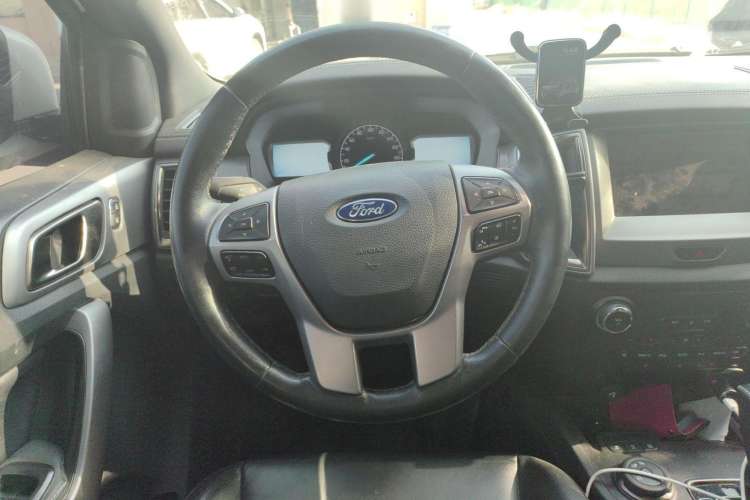 Used Ford Everest 2017 2.0T Gasoline Automatic 4x4 Luxury Edition 5 Seats Steering Wheel
