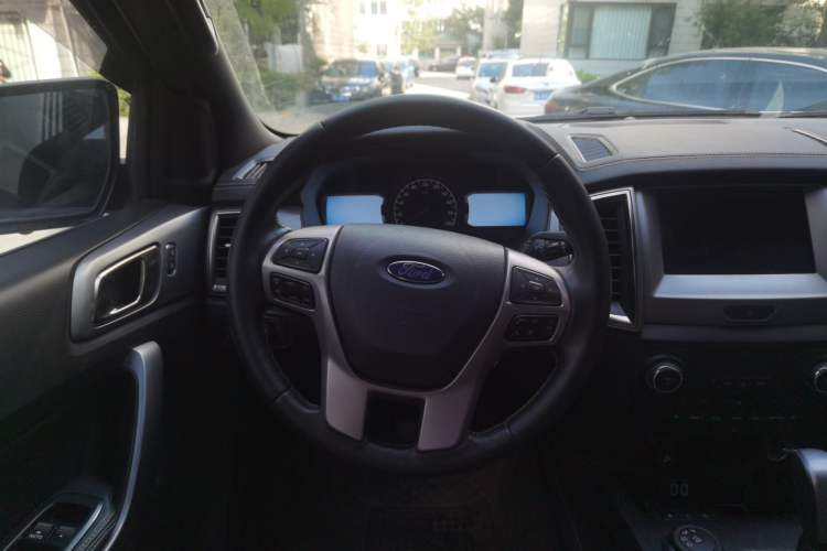 Used Ford Everest 2017 2.0T Gasoline Automatic 4x4 Luxury Edition 5 Seats Steering Wheel