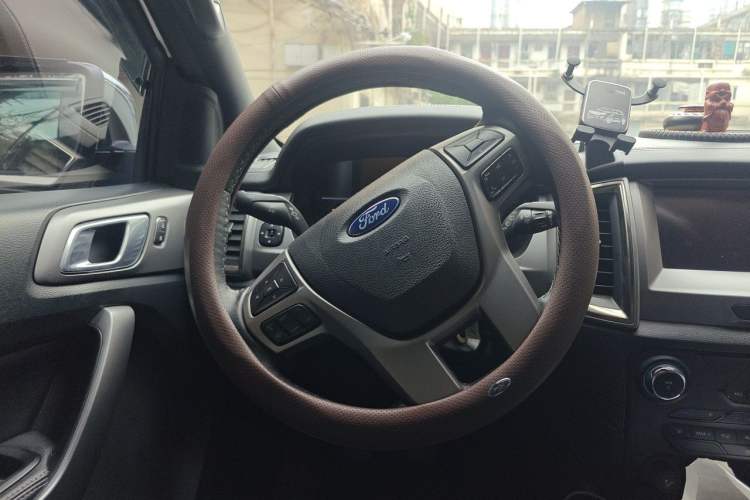 Used Ford Everest 2017 2.2T Diesel Manual 4x4 Luxury Edition 5 Seats Steering Wheel