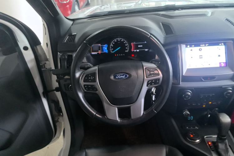 Used Ford Everest 2017 2.0T Gasoline Automatic 4x4 Luxury Edition 7 Seats Steering Wheel