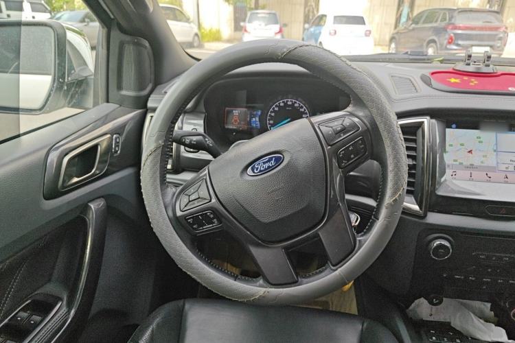 Used Ford Everest 2017 2.0T Gasoline Automatic 4x4 Flagship Edition 7 Seats Steering Wheel