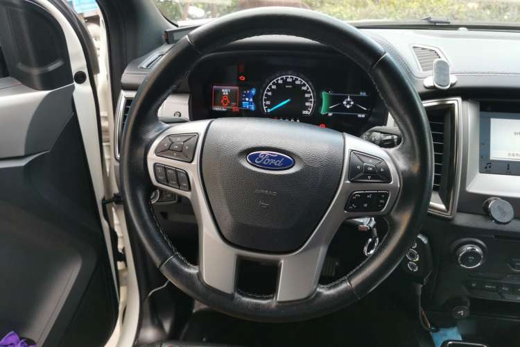 Used Ford Everest 2017 2.0T Gasoline Automatic 4x4 Luxury Edition 7 Seats Steering Wheel