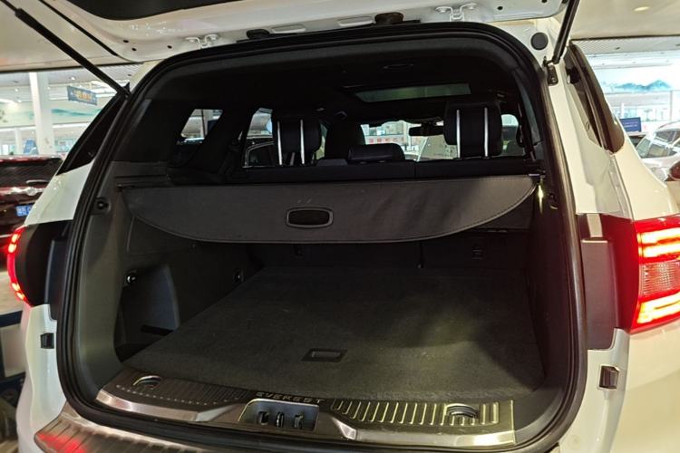 Used Ford Everest 2017 2.0T Gasoline Automatic 4x4 Luxury Edition 5 Seats Trunk