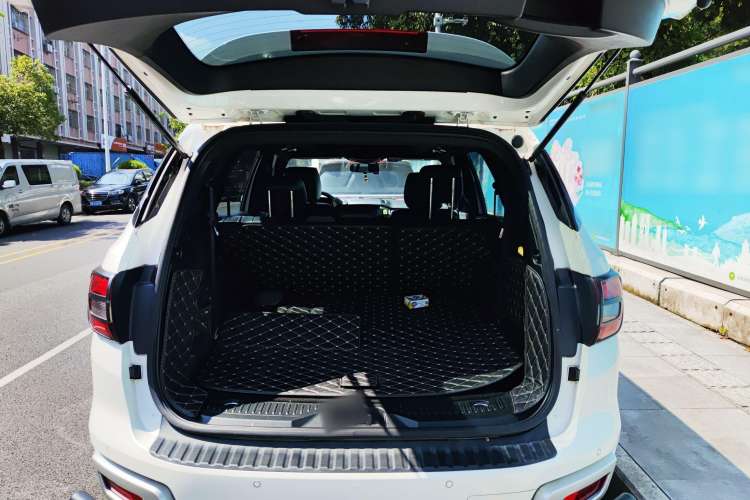Used Ford Everest 2017 2.0T Gasoline Automatic 4x4 Luxury Edition 7 Seats Trunk