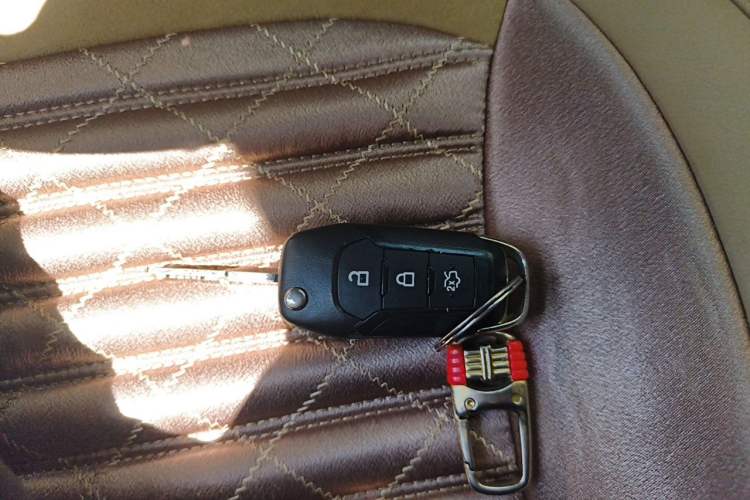 Used Ford Everest 2017 2.2T Diesel Manual 4x4 Luxury Edition 7 Seats Vehicle Key