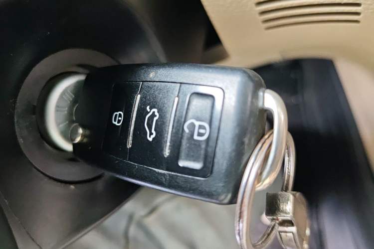 Used Ford Everest 2017 2.0T Gasoline Automatic 4x4 Elite Edition 5 Seats Vehicle Key