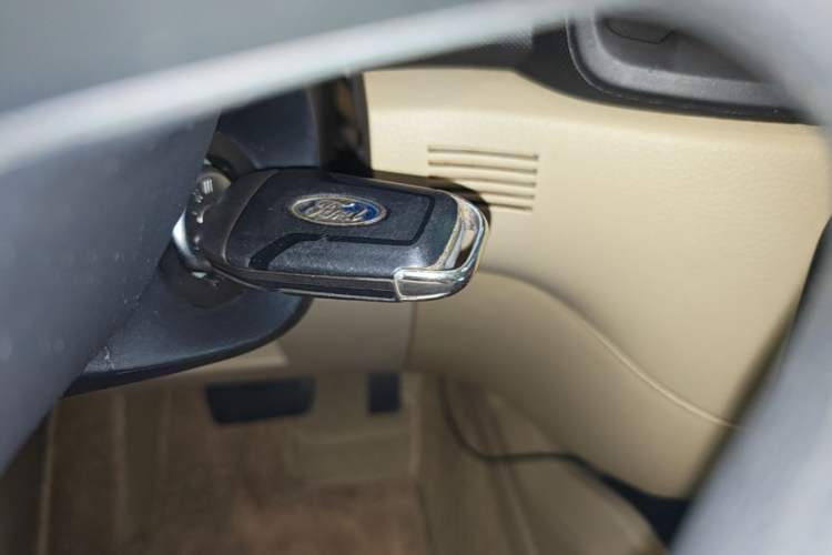 Used Ford Everest 2017 2.0T Gasoline Automatic 4x4 Elite Edition 5 Seats Vehicle Key