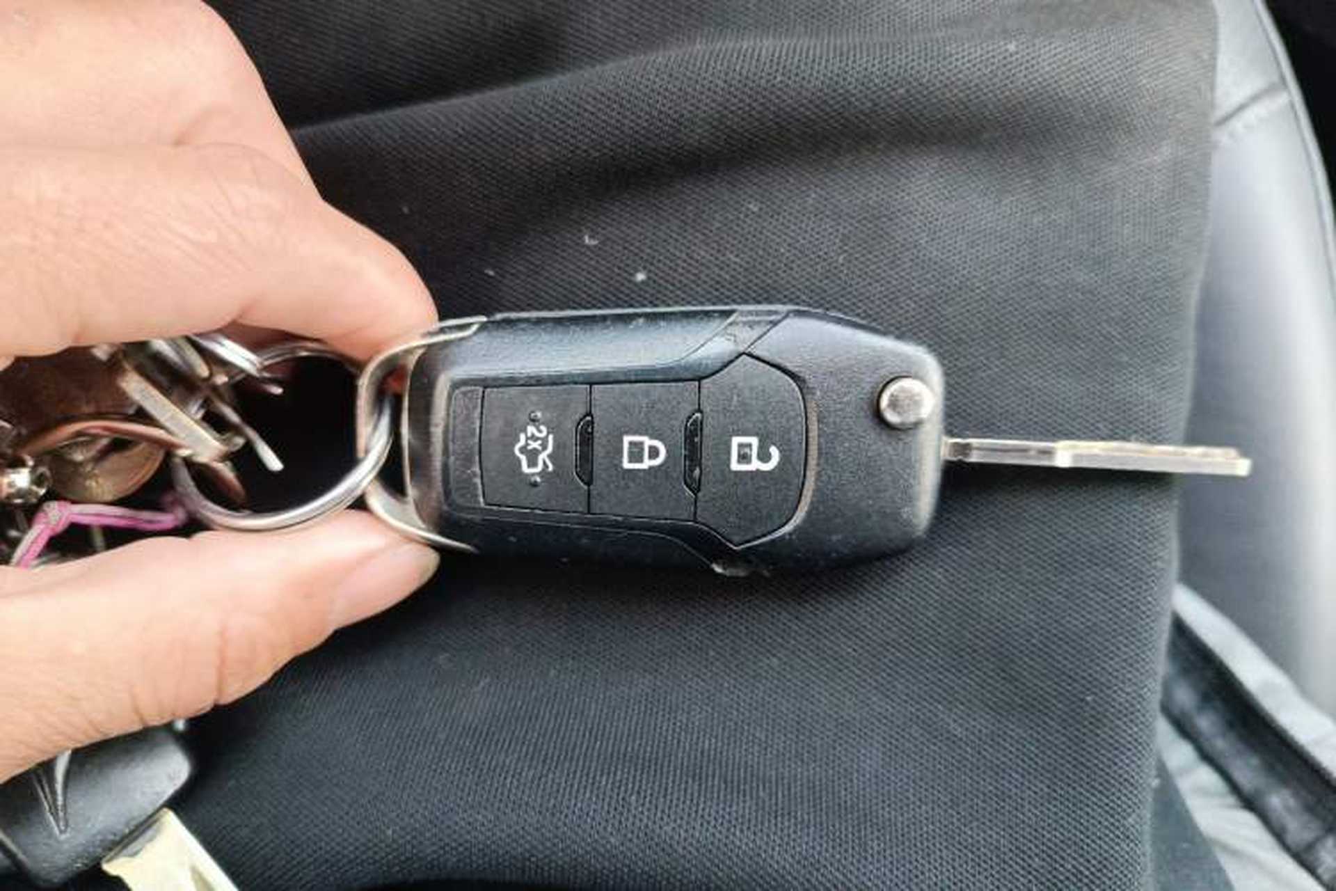 Used Ford Everest 2017 2.0T Gasoline Automatic 4x4 Luxury Edition 5 Seats Vehicle Key