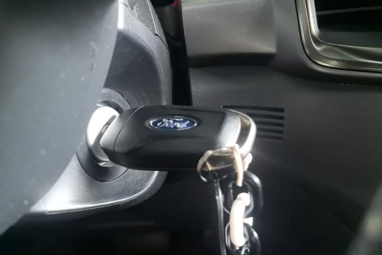 Used Ford Everest 2017 2.0T Gasoline Automatic 4x4 Luxury Edition 7 Seats Vehicle Key