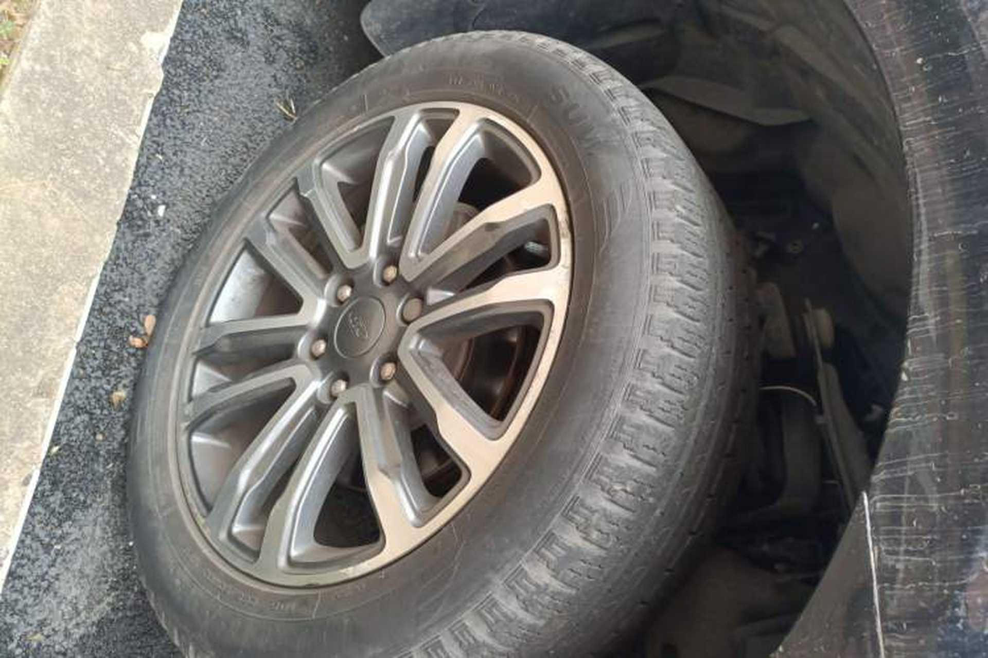Used Ford Everest 2019 2.0T Gasoline Automatic 4x4 Flagship Edition 7 Seats Right Front Wheel Hub