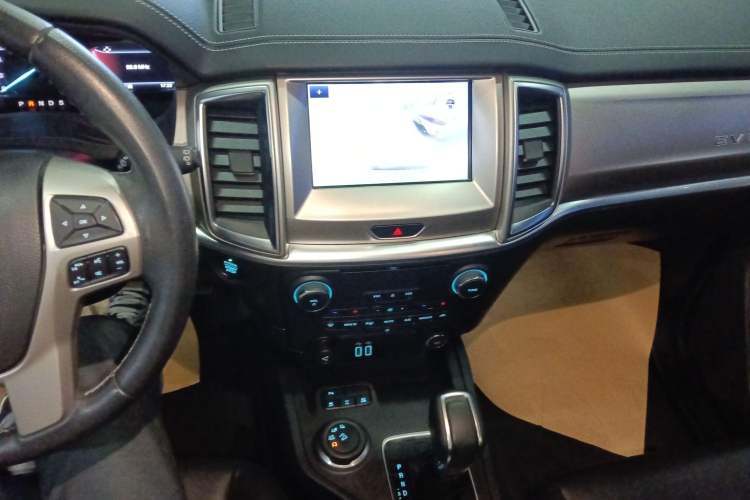 Used Ford Everest 2019 2.0T Gasoline Automatic 4x4 Luxury Edition 5 Seats Audio And AC Panel
