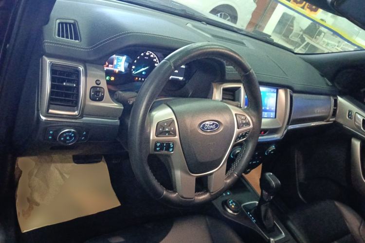 Used Ford Everest 2019 2.0T Gasoline Automatic 4x4 Luxury Edition 5 Seats Center Console