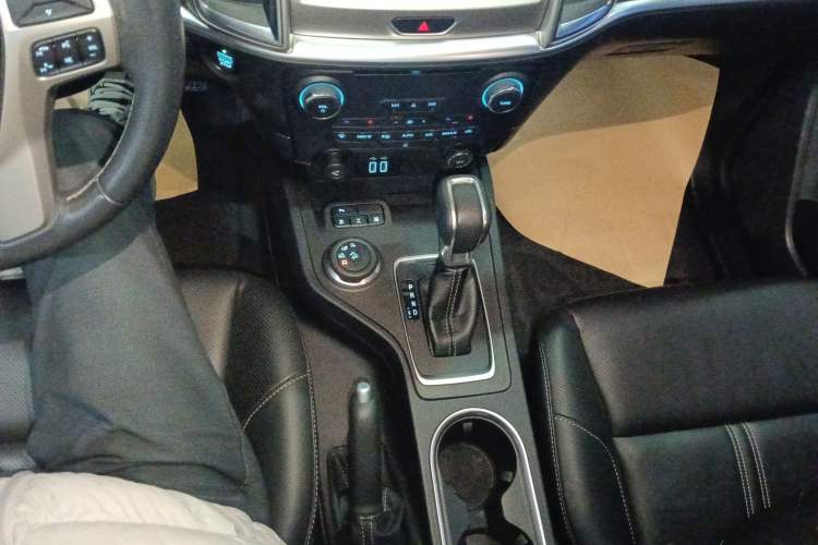 Used Ford Everest 2019 2.0T Gasoline Automatic 4x4 Luxury Edition 5 Seats Gear Lever