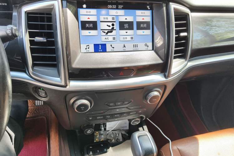 Used Ford Everest 2019 2.0T Gasoline Automatic 4x4 Flagship Edition 7 Seats Audio And AC Panel