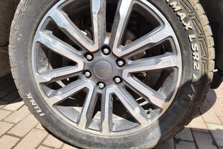 Used Ford Everest 2019 2.0T Gasoline Automatic 4x4 Flagship Edition 7 Seats Right Front Wheel Hub