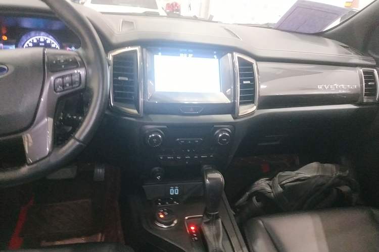 Used Ford Everest 2019 2.0T Gasoline Automatic 4x4 Luxury Edition 7 Seats Audio And AC Panel