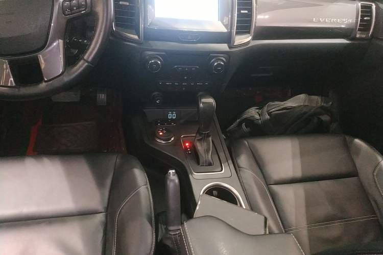 Used Ford Everest 2019 2.0T Gasoline Automatic 4x4 Luxury Edition 7 Seats Gear Lever