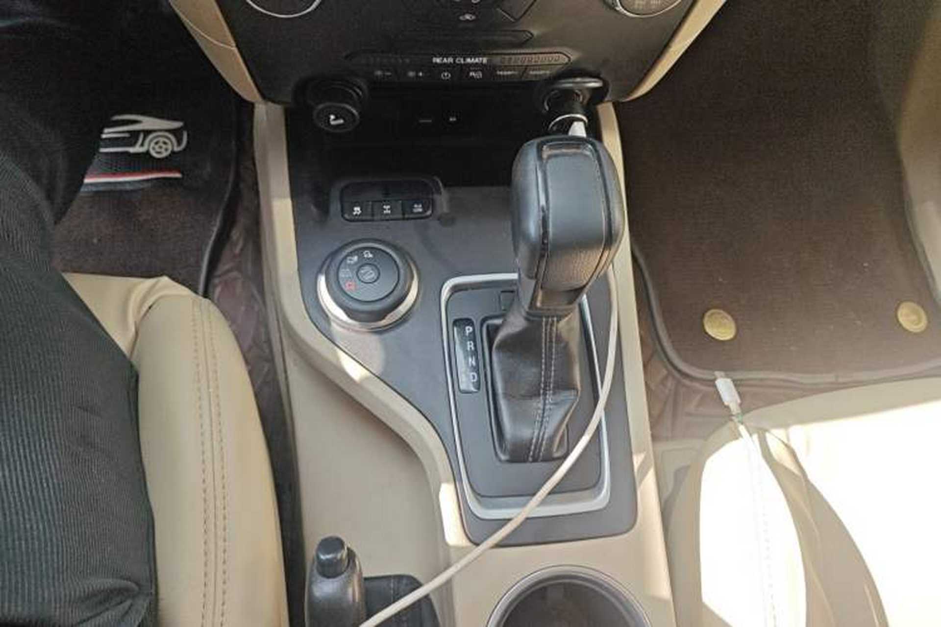 Used Ford Everest 2019 2.0T Gasoline Automatic 4x4 Elite Edition 5 Seats Gear Lever