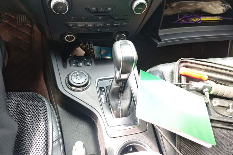 Used Ford Everest 2019 2.0T Gasoline Automatic 4x4 Flagship Edition 7 Seats Gear Lever