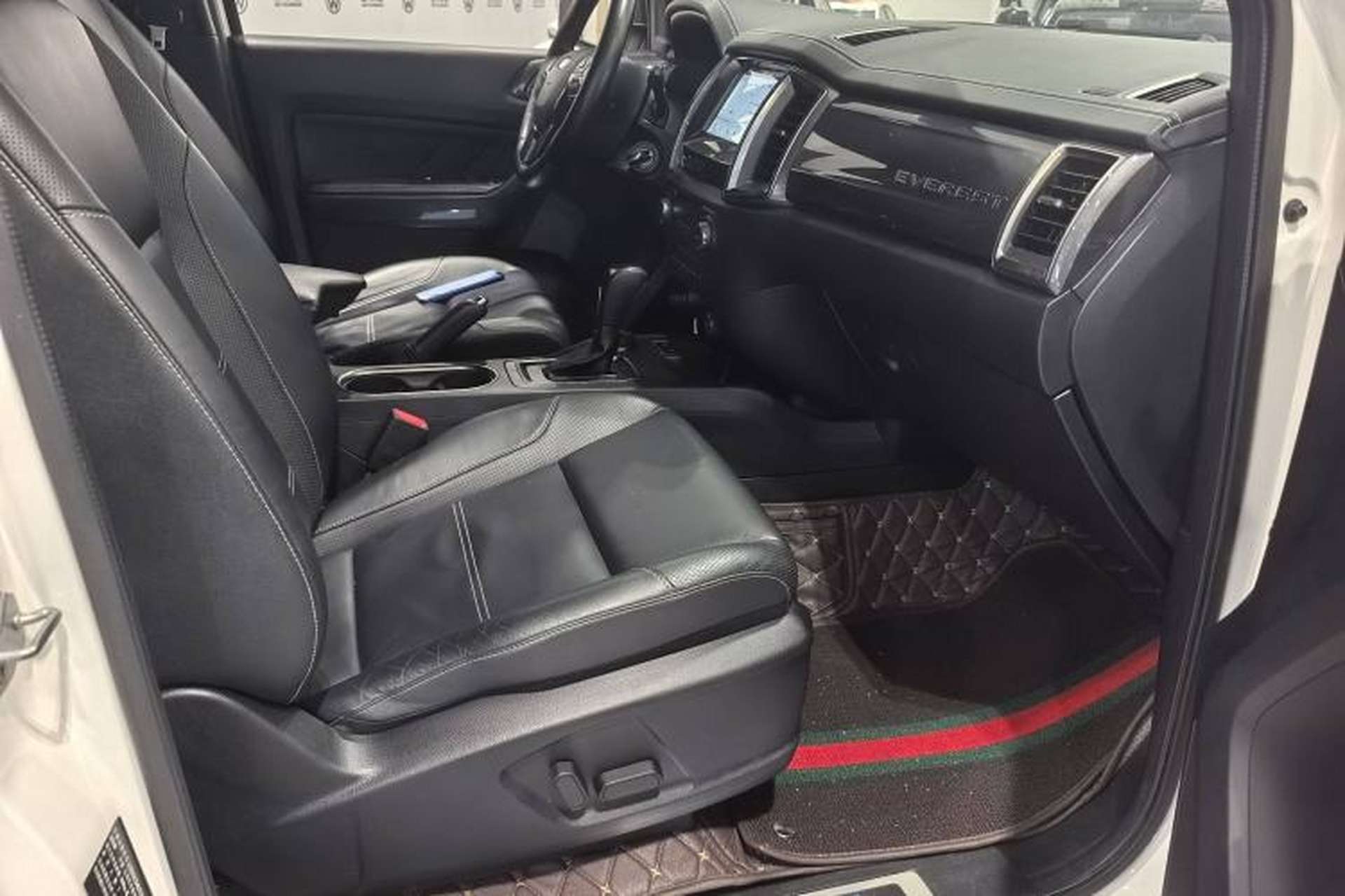 Used Ford Everest 2019 2.0T Gasoline Automatic 4x4 Luxury Edition 7 Seats Interior 10