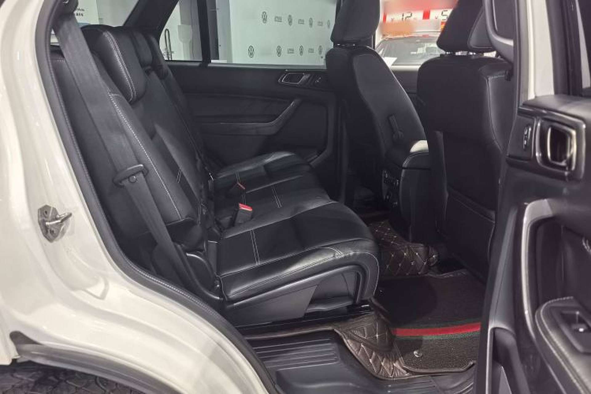 Used Ford Everest 2019 2.0T Gasoline Automatic 4x4 Luxury Edition 7 Seats Interior 11