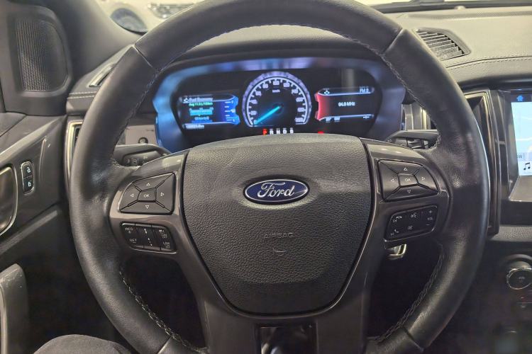 Used Ford Everest 2019 2.0T Gasoline Automatic 4x4 Luxury Edition 7 Seats Interior 2