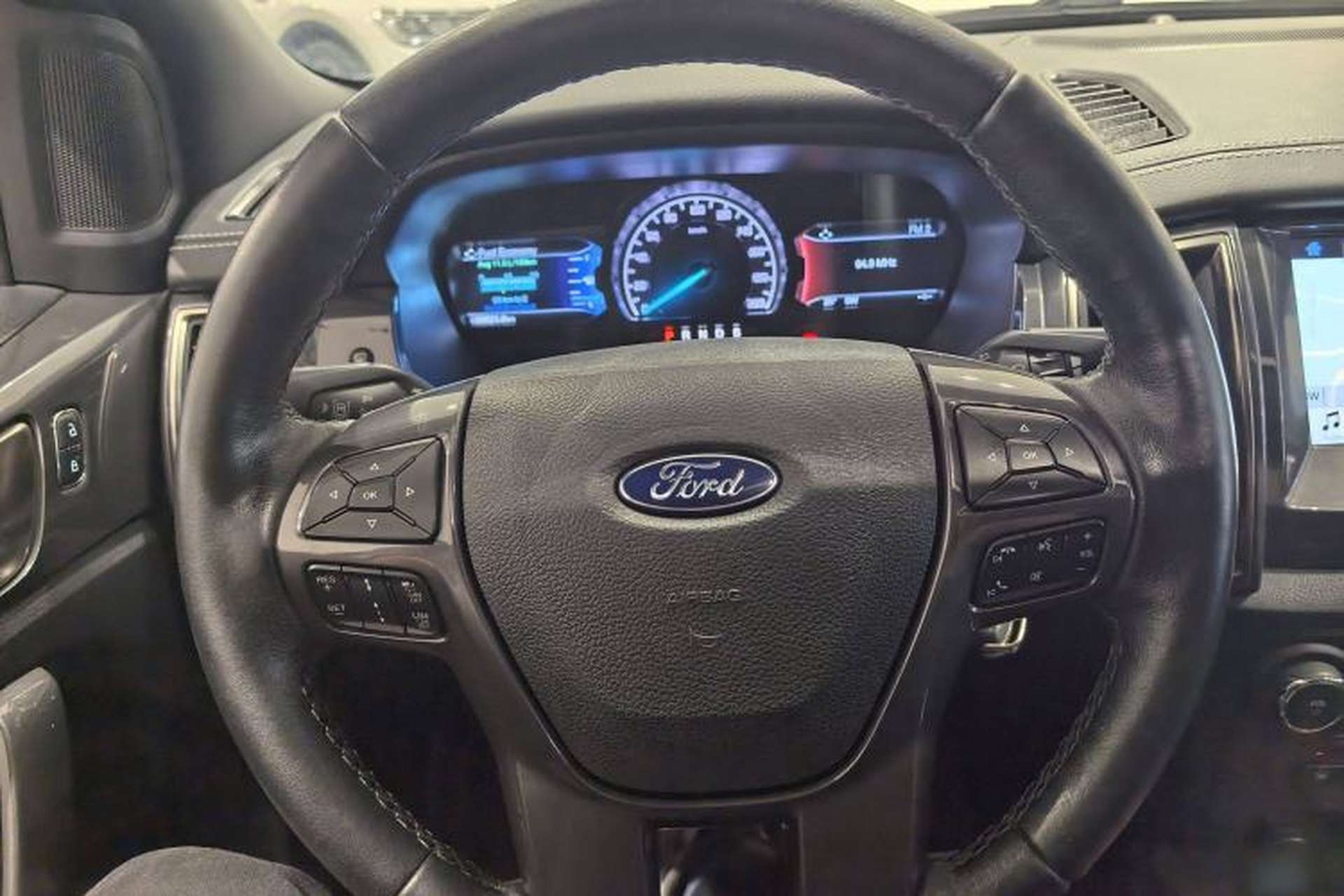 Used Ford Everest 2019 2.0T Gasoline Automatic 4x4 Luxury Edition 7 Seats Interior 2
