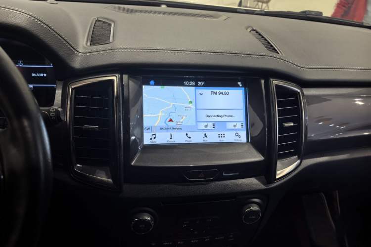 Used Ford Everest 2019 2.0T Gasoline Automatic 4x4 Luxury Edition 7 Seats Interior 3