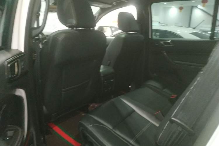 Used Ford Everest 2019 2.0T Gasoline Automatic 4x4 Luxury Edition 7 Seats Interior 4