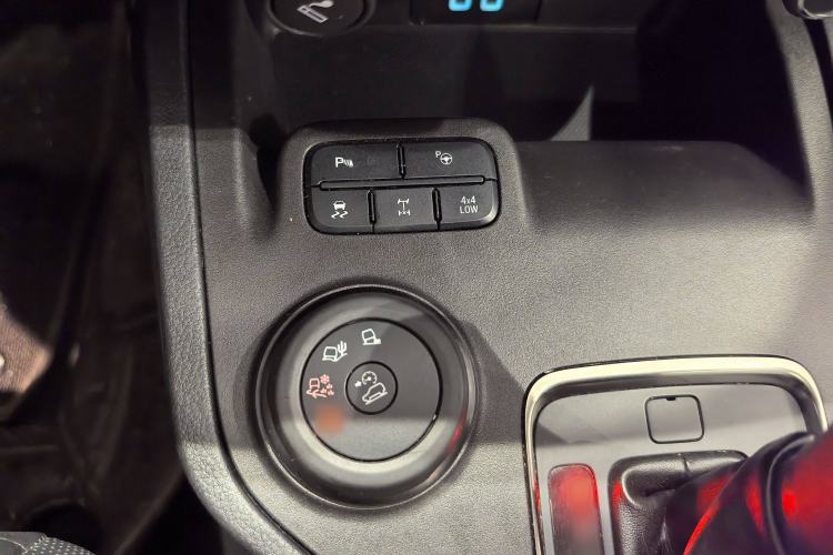 Used Ford Everest 2019 2.0T Gasoline Automatic 4x4 Luxury Edition 7 Seats Interior 5