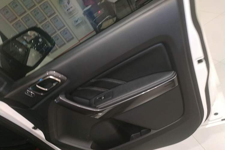 Used Ford Everest 2019 2.0T Gasoline Automatic 4x4 Luxury Edition 7 Seats Interior 5