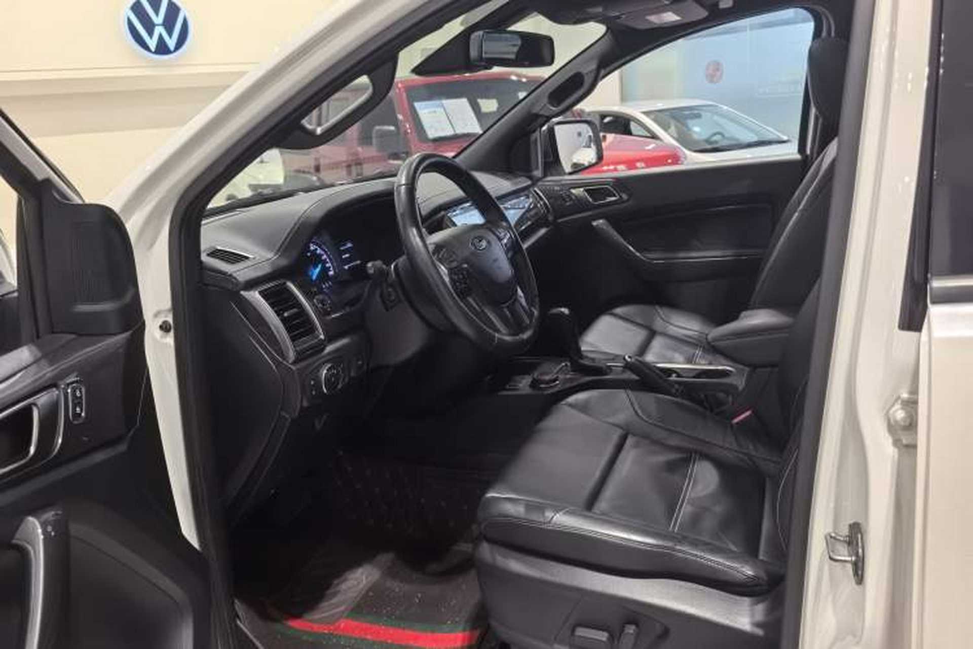 Used Ford Everest 2019 2.0T Gasoline Automatic 4x4 Luxury Edition 7 Seats Interior 6