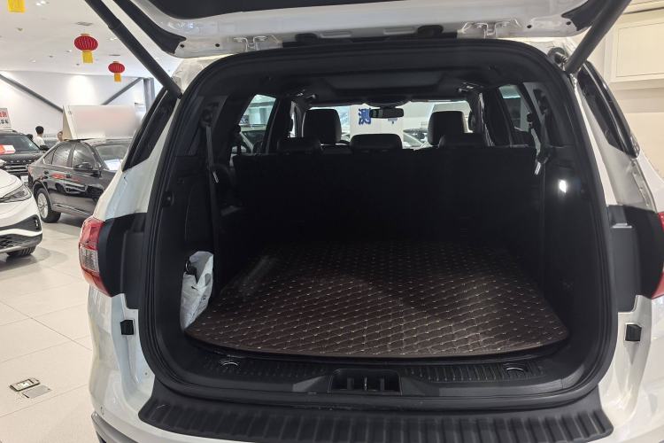 Used Ford Everest 2019 2.0T Gasoline Automatic 4x4 Luxury Edition 7 Seats Interior 9