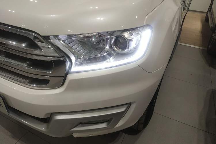 Used Ford Everest 2019 2.0T Gasoline Automatic 4x4 Luxury Edition 7 Seats Left Front Headlight
