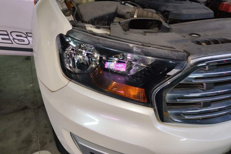 Used Ford Everest 2019 2.0T Gasoline Automatic 4x4 Elite Edition 5 Seats Right Front Headlight