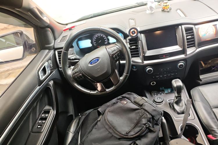 Used Ford Everest 2019 2.0T Gasoline Automatic 4x4 Flagship Edition 7 Seats Steering Wheel