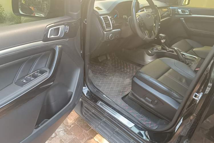 Used Ford Everest 2020 Sport Edition 2.3T Gasoline Automatic 4x4 Flagship Model with 7 Seats Driver Seat