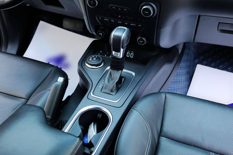 Used Ford Everest 2020 2.3T Gasoline Automatic 4x4 Flagship Edition 7 Seats Gear Lever