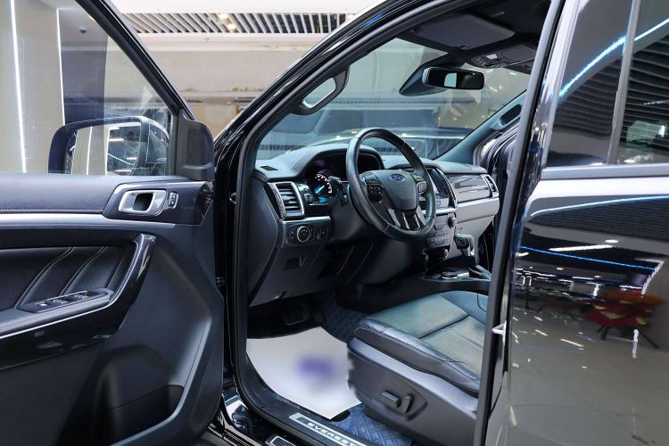 Used Ford Everest 2020 2.3T Gasoline Automatic 4x4 Flagship Edition 7 Seats Interior 1