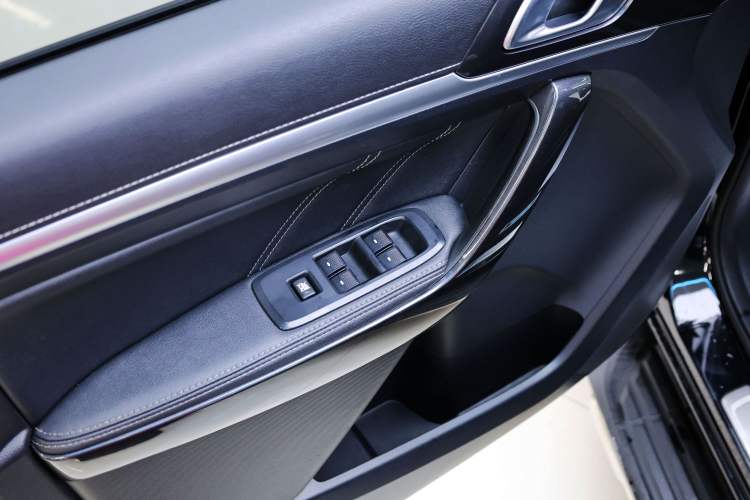 Used Ford Everest 2020 2.3T Gasoline Automatic 4x4 Flagship Edition 7 Seats Interior 2