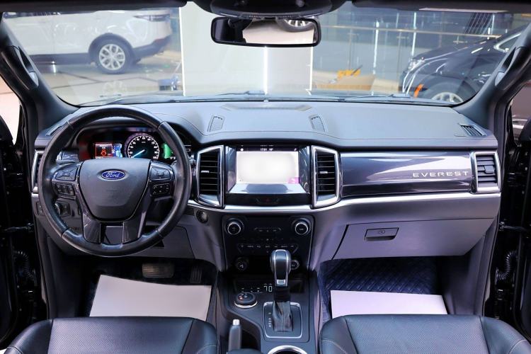 Used Ford Everest 2020 2.3T Gasoline Automatic 4x4 Flagship Edition 7 Seats Interior 3