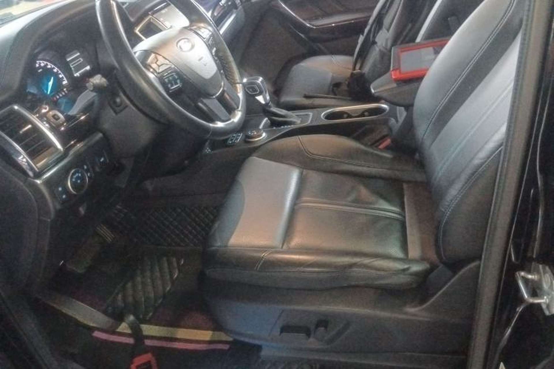 Used Ford Everest 2020 Sport Edition 2.3T Gasoline Automatic 4x4 Flagship Model with 7 Seats Left Front Seat