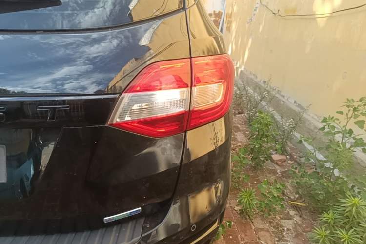 Used Ford Everest 2020 Sport Edition 2.3T Gasoline Automatic 4x4 Flagship Model with 7 Seats Right Rear Taillight